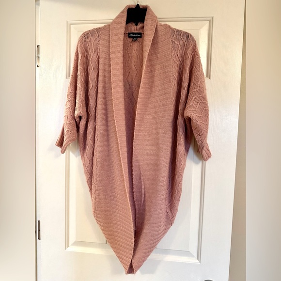 Gorgeous Dusty rose coloured shrug - Picture 1 of 4